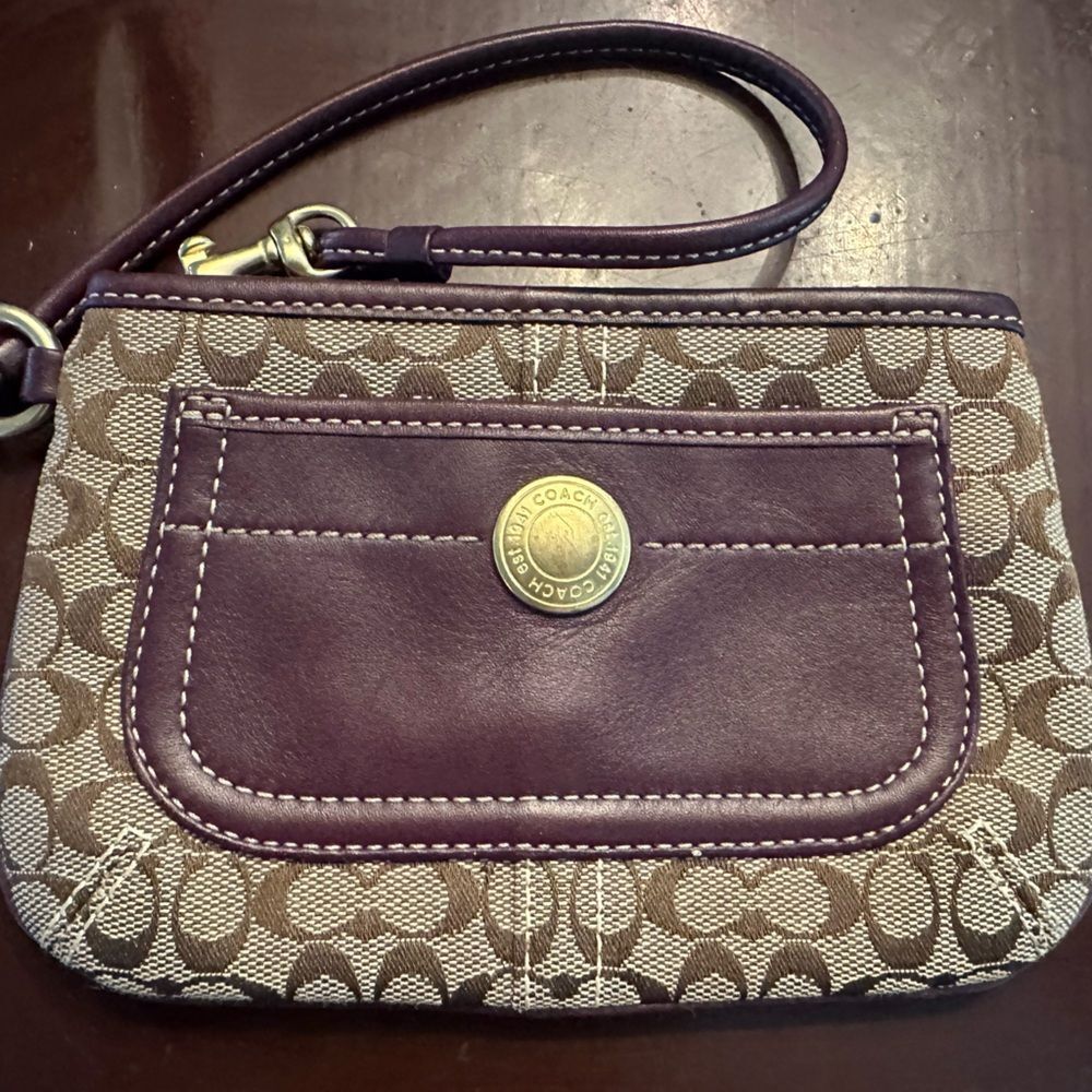 Coach | Small Logo wristlet with front patch pocket EUC